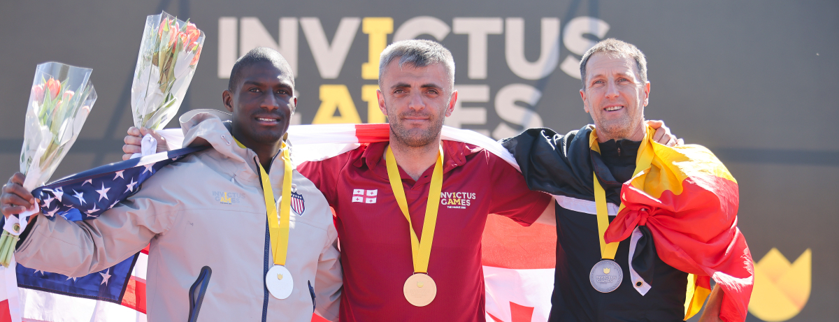 LA PAREJA WOLF Y KATRIEN DE INSPIRATIONAL INVICTUS GAMES GANA EL PREMIO LAND ROVER ‘ABOVE AND BEYOND’